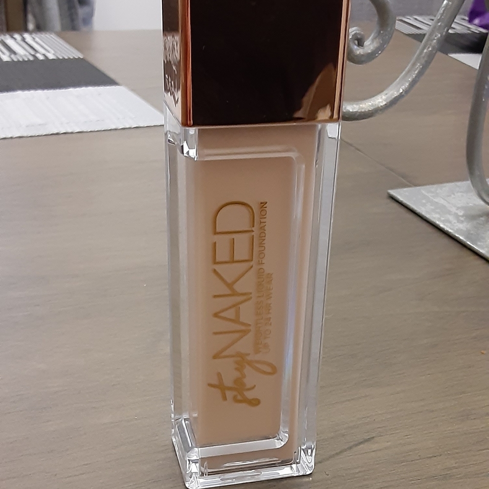 Urban decay stay naked liquid foundation
